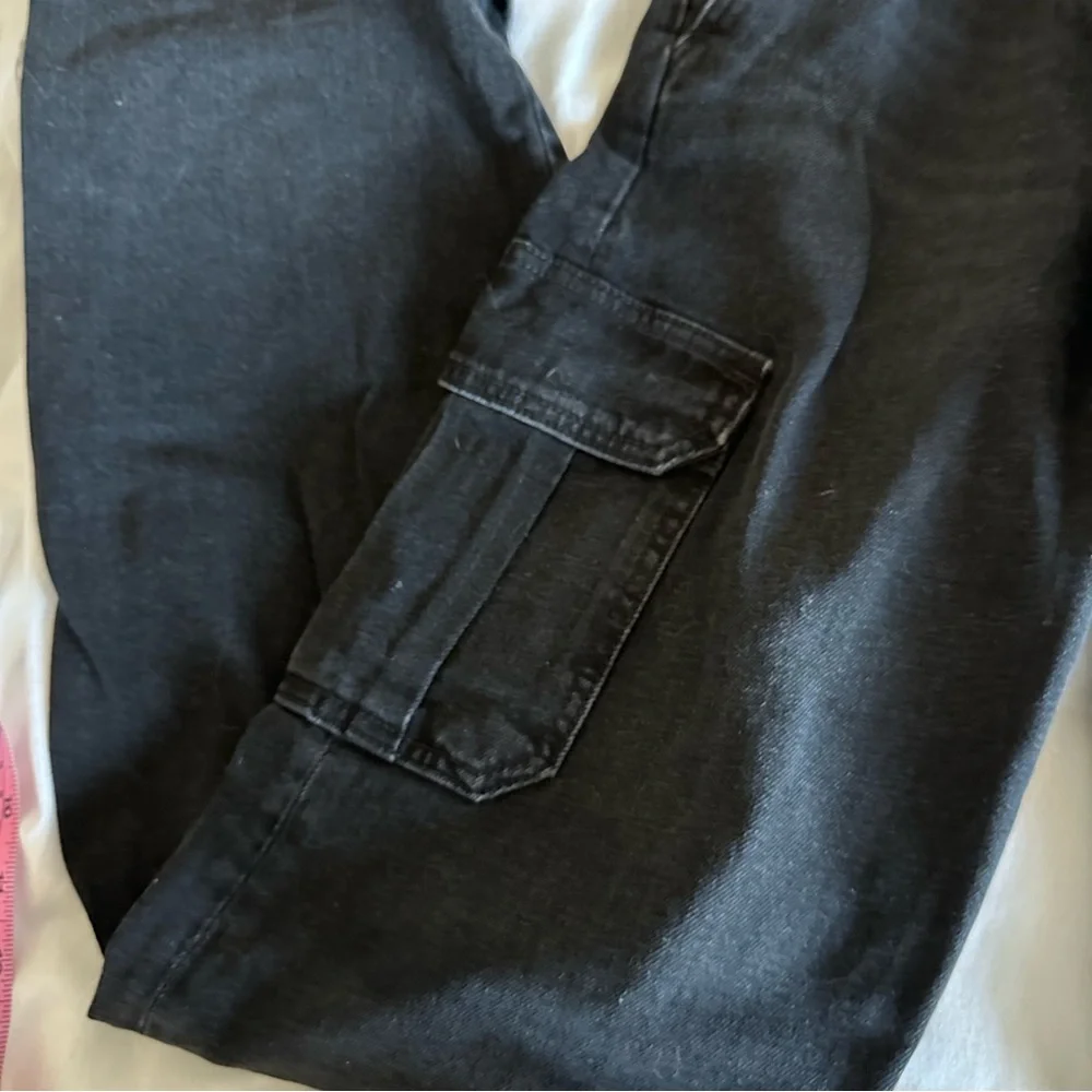 Black Low Rise Relaxed Straight Cargo Jeans